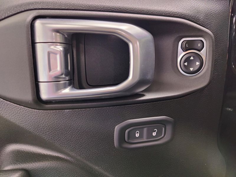 Used 2024 Jeep Wrangler 4xE Rubicon Hardtop w/NavImage 26