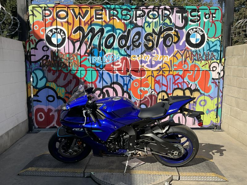 New 2026 Yamaha YZF-R1 Image 2