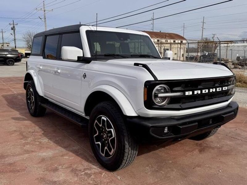 2024 Ford Bronco Outer Banks photo 3