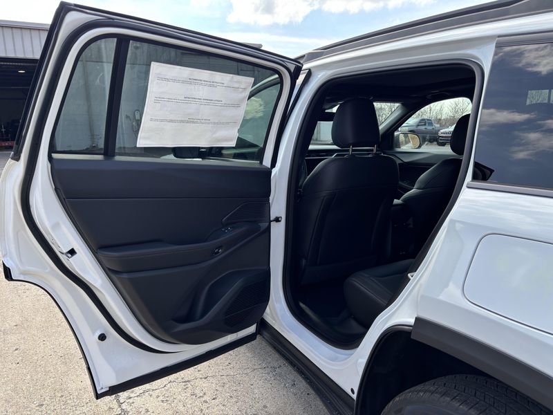 New 2026 Jeep Cherokee Limited 4x4Image 19