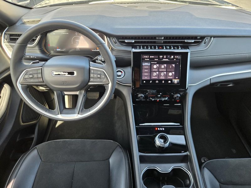 Used 2025 Jeep Grand Cherokee Altitude X 4x2