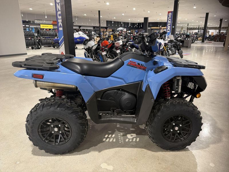 New 2025 Suzuki KINGQUAD 500 AXI POWER STEERING SE  in a BLUE exterior color. Victorville Del Amo Motorsports 760-241-7387 delamomotorsportsofvictorville.com 