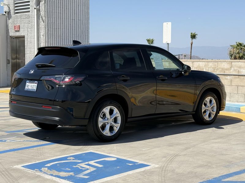 Used 2024 Honda HR-V LXImage 11