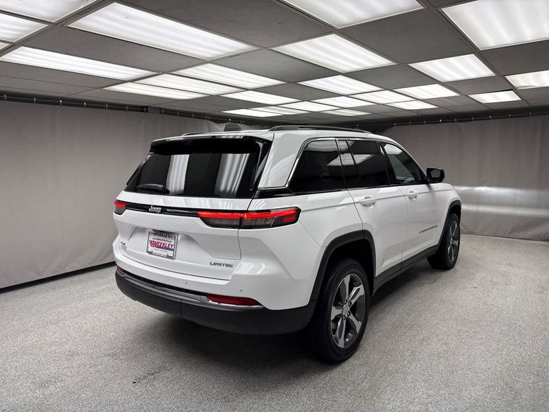 New 2025 Jeep Grand Cherokee Limited 4x4Image 3