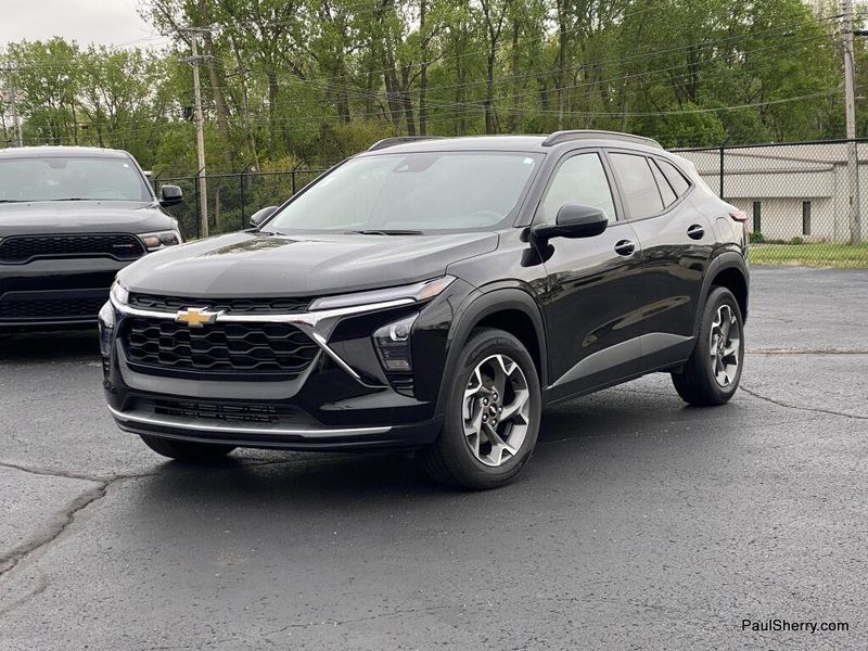 Used 2025 Chevrolet Trax LT