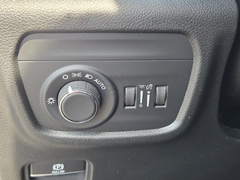 New 2026 Jeep Grand Cherokee Laredo X 4x4