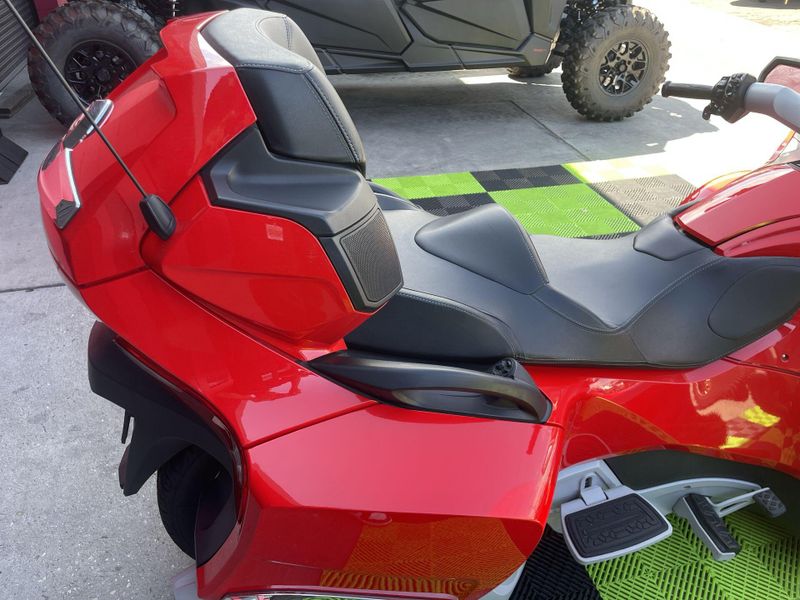Used 2012 Can-Am RD SPYDER RT-S 991 Image 19