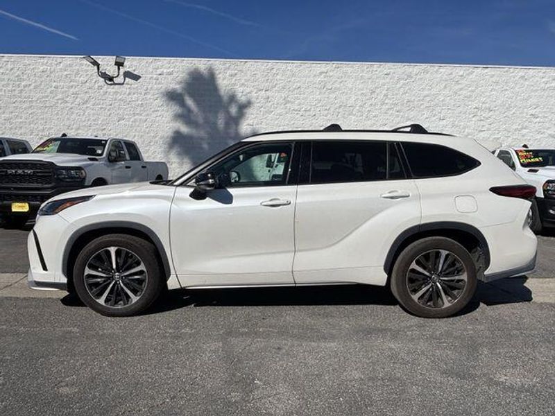 Used 2021 Toyota Highlander XSEImage 2