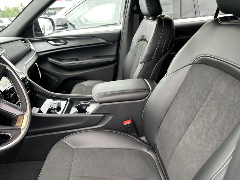 New 2025 Jeep Grand Cherokee L Altitude X 4x4Image 19