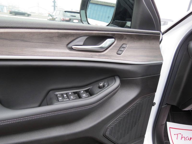 New 2025 Jeep Grand Cherokee Limited 4x4Image 7