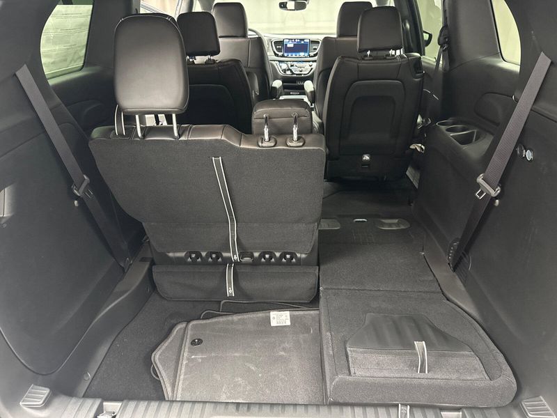 2025 Chrysler Pacifica SelectImage 21