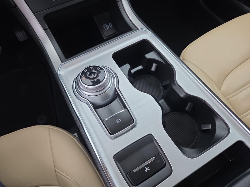 2022 Ford Edge SEL photo 27