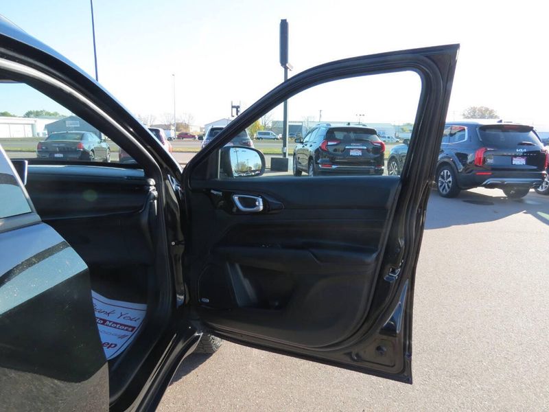 Used 2024 Jeep Compass Trailhawk 4x4 4dr SUVImage 31