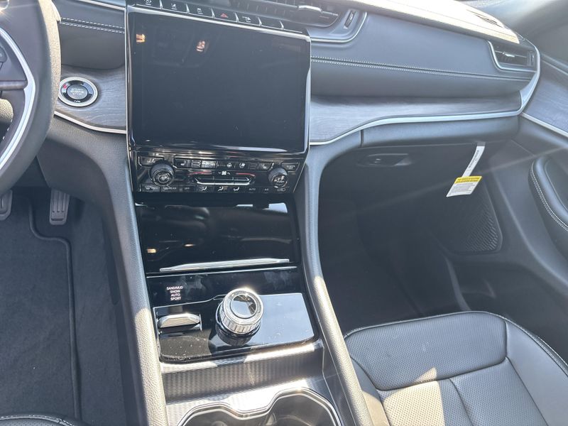 New 2025 Jeep Grand Cherokee Limited 4x4Image 26