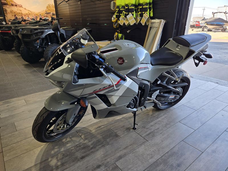 NEW 2026 HONDA CBR600RR Image 3