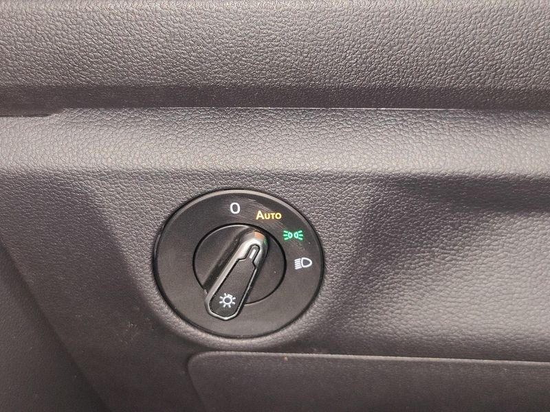 Used 2024 Volkswagen Jetta SE w/SunroofImage 24