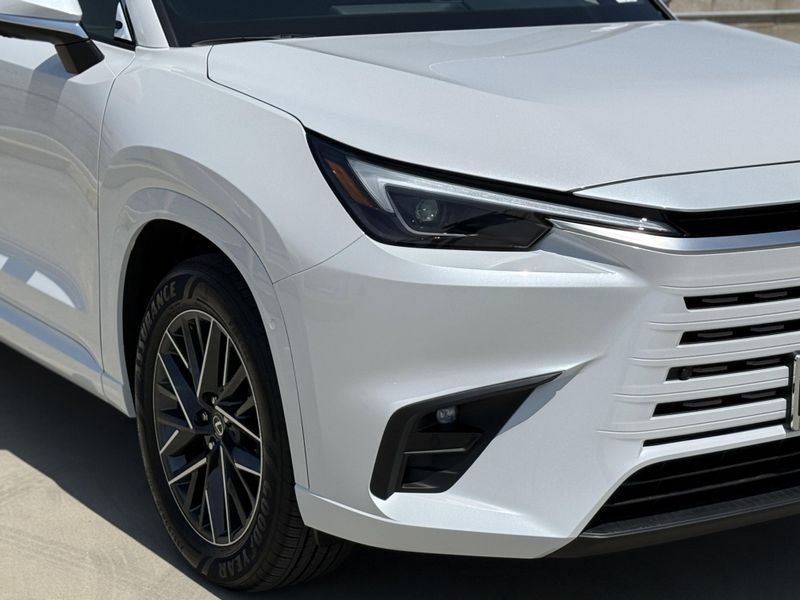 2025 Lexus TX Image 4