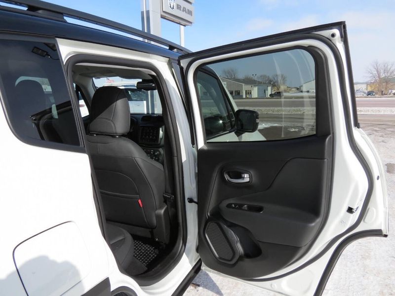 2023 Jeep Renegade Trailhawk 4x4 4dr SUVImage 25