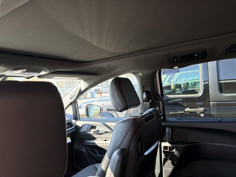 New 2026 Chrysler Pacifica LimitedImage 19