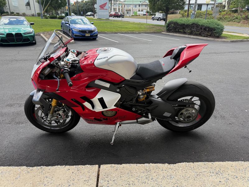 2024 Ducati Panigale V4 RImage 2