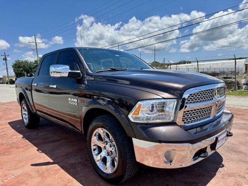 2016 RAM 1500 LaramieImage 3