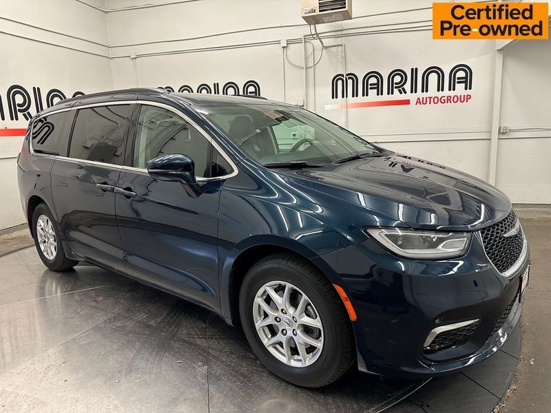 2022 Chrysler Pacifica Touring LImage 1