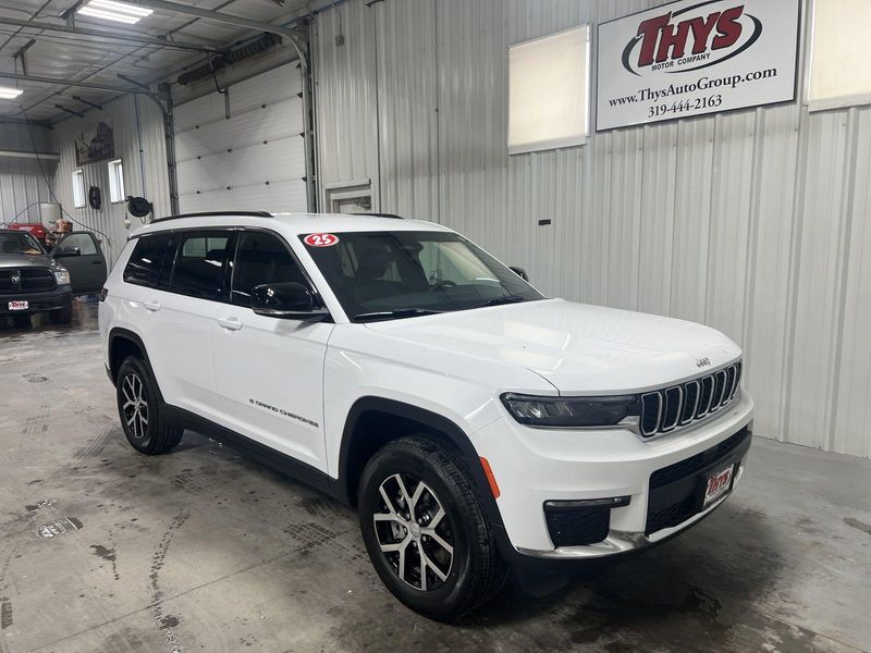 2025 Jeep Grand Cherokee L Limited 4x4Image 4