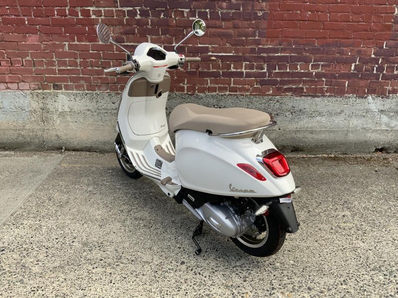 New 2027 Vespa PRIMAVERA 150 SPORT 
