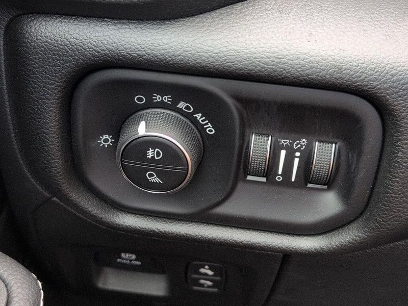 New 2025 RAM 1500 Laramie Crew Cab 4x4 5