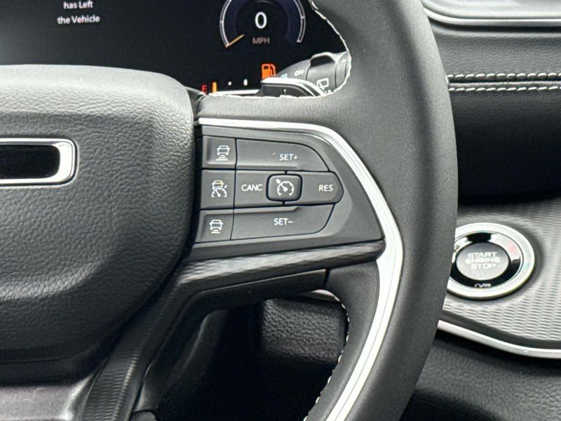 New 2026 Jeep Grand Cherokee Laredo 4x2