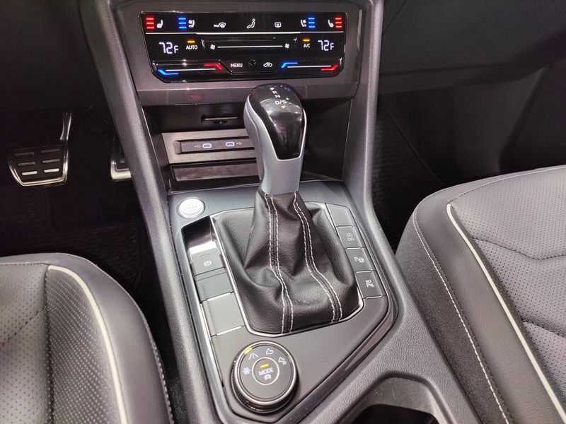 Used 2024 Volkswagen Tiguan AWD SEL R-Line w/Sunroof/NavImage 28