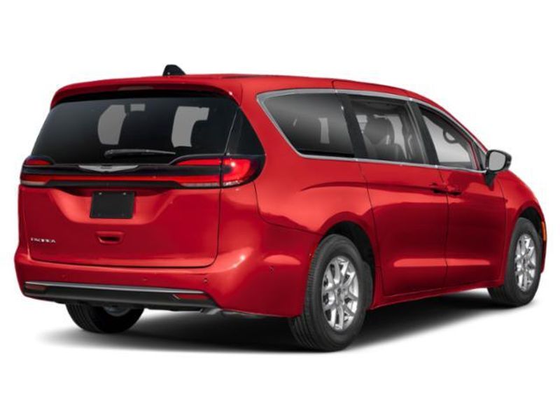 Used 2025 Chrysler Pacifica Select
