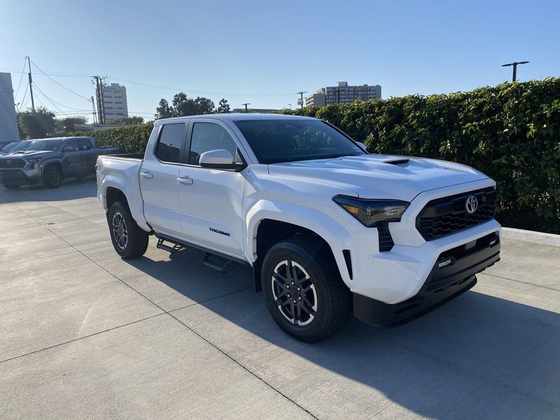 2024 Toyota Tacoma TRD SportImage 2