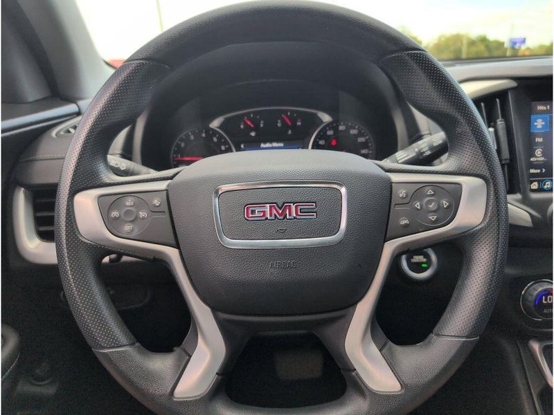 Used 2024 GMC Terrain SLEImage 23