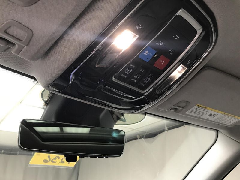 Used 2022 Jeep Grand Cherokee OverlandImage 14