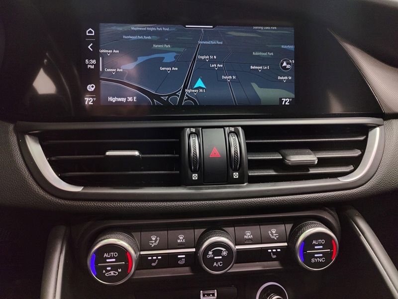 2022 Alfa Romeo Giulia Veloce Premium Q4 AWD w/Sunroof/NavImage 7