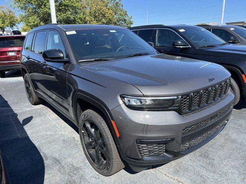 New 2025 Jeep Grand Cherokee L Limited 4x4Image 3