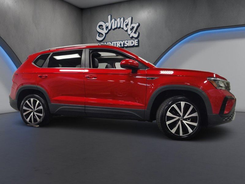 Used 2023 Volkswagen Taos SE w/SunroofImage 3