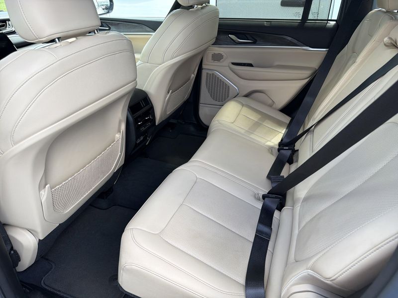 Used 2023 Jeep Grand Cherokee LimitedImage 17