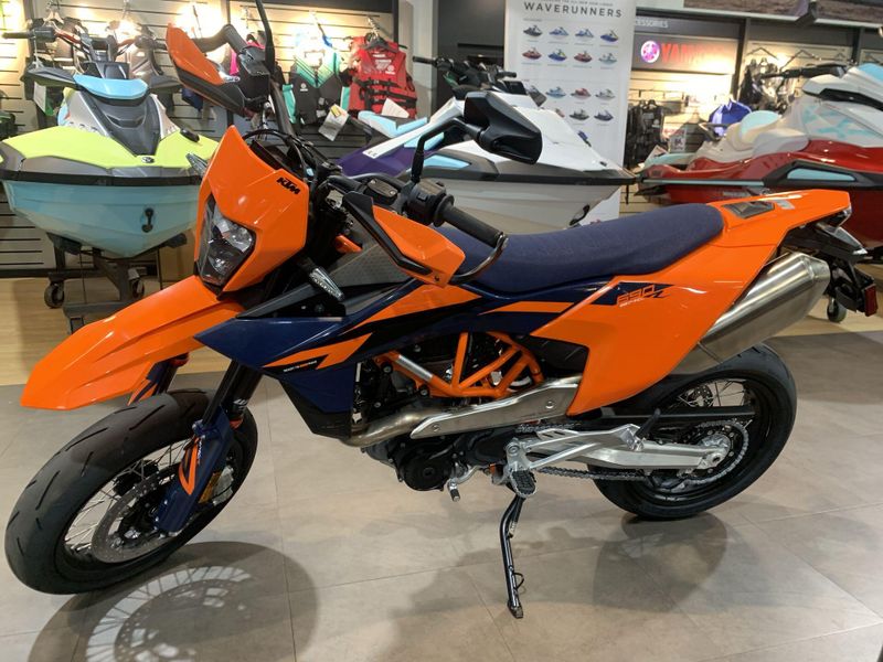 New 2026 KTM 690 SMC R Image 5