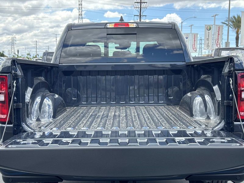 New 2026 RAM 1500 Big Horn Crew Cab 4x2 5'7' Box