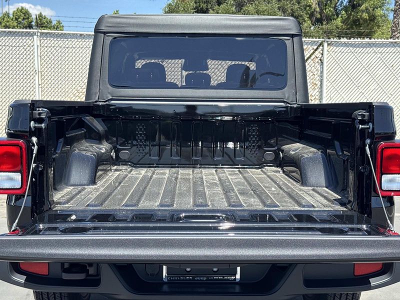 New 2026 Jeep Gladiator Sport S 4x4