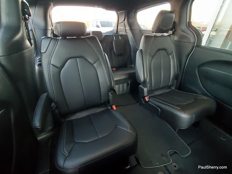 New 2026 Chrysler Pacifica Select