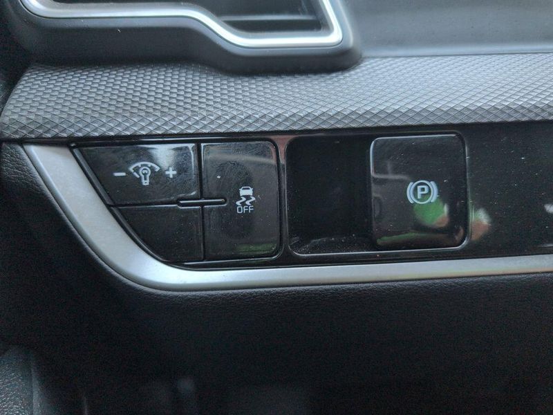 2024 Kia Sportage LXImage 24