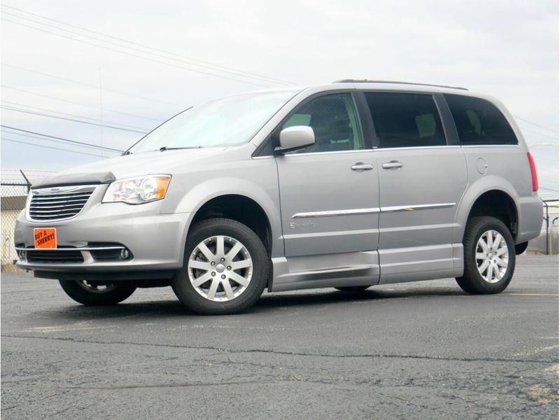 2014 Chrysler Town & Country TouringImage 8