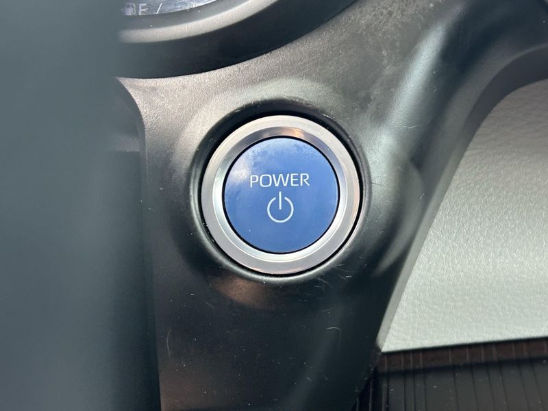 2023 Toyota Sienna LEImage 26