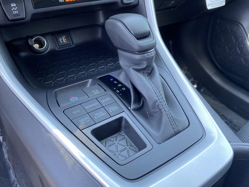 2025 Toyota RAV4 LEImage 18