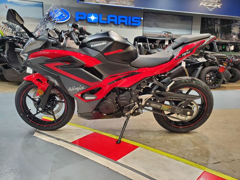2025 Kawasaki NINJA 500 SE ABS Image 2