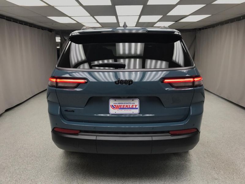 New 2026 Jeep Grand Cherokee L Limited 4x4Image 12