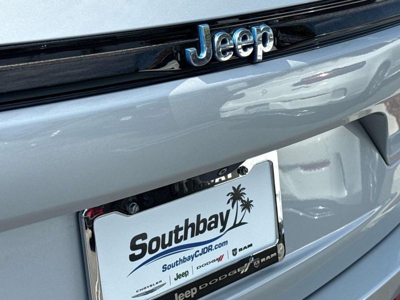 New 2022 Jeep Grand Cherokee 4xe Limited 4x4